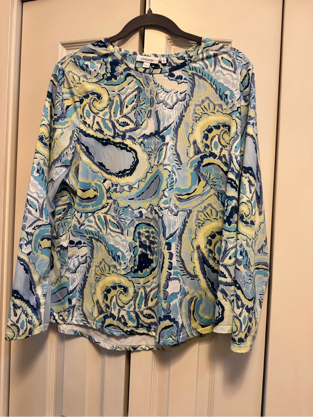 Chico’s Women’s Size 2 L Abstract Floral Long Sleeve Active Golf Top